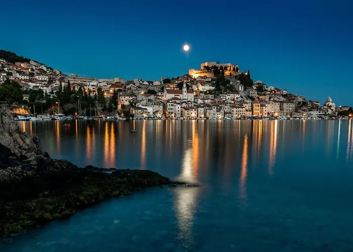 Charming Renovated Next To The Sea Lägenhet *